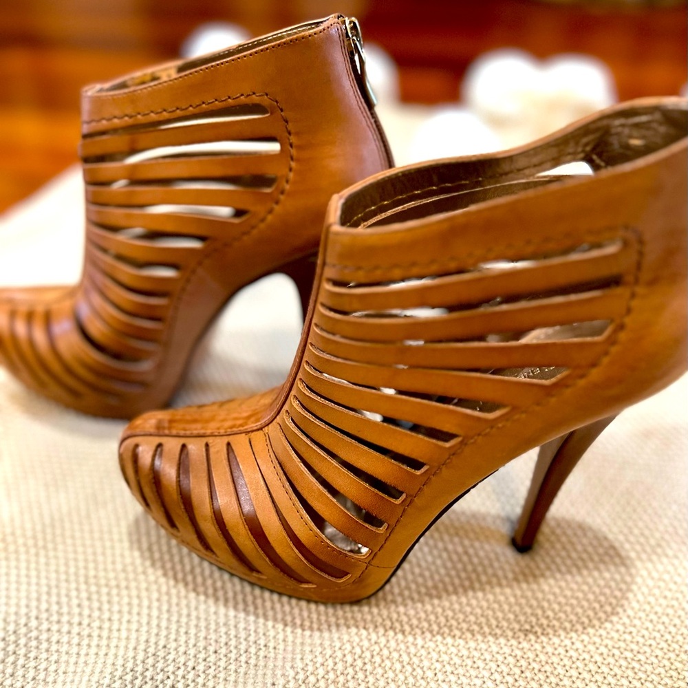 BCBGeneration tobacco color booties. Size 8